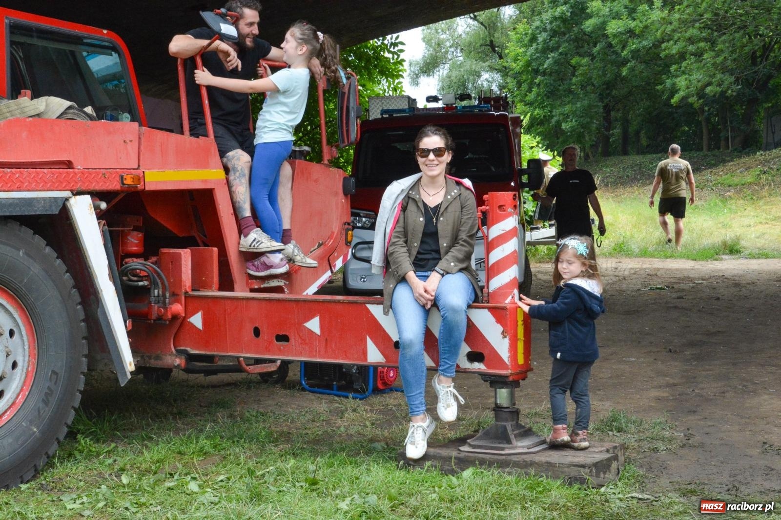 Zdjęcie w galerii na portalu naszraciborz.pl: Panny młode, Indianie i drużyna Shreka. 25. Pływadło w drodze do Koźla [FOTO i WIDEO] wiadomości z regionu