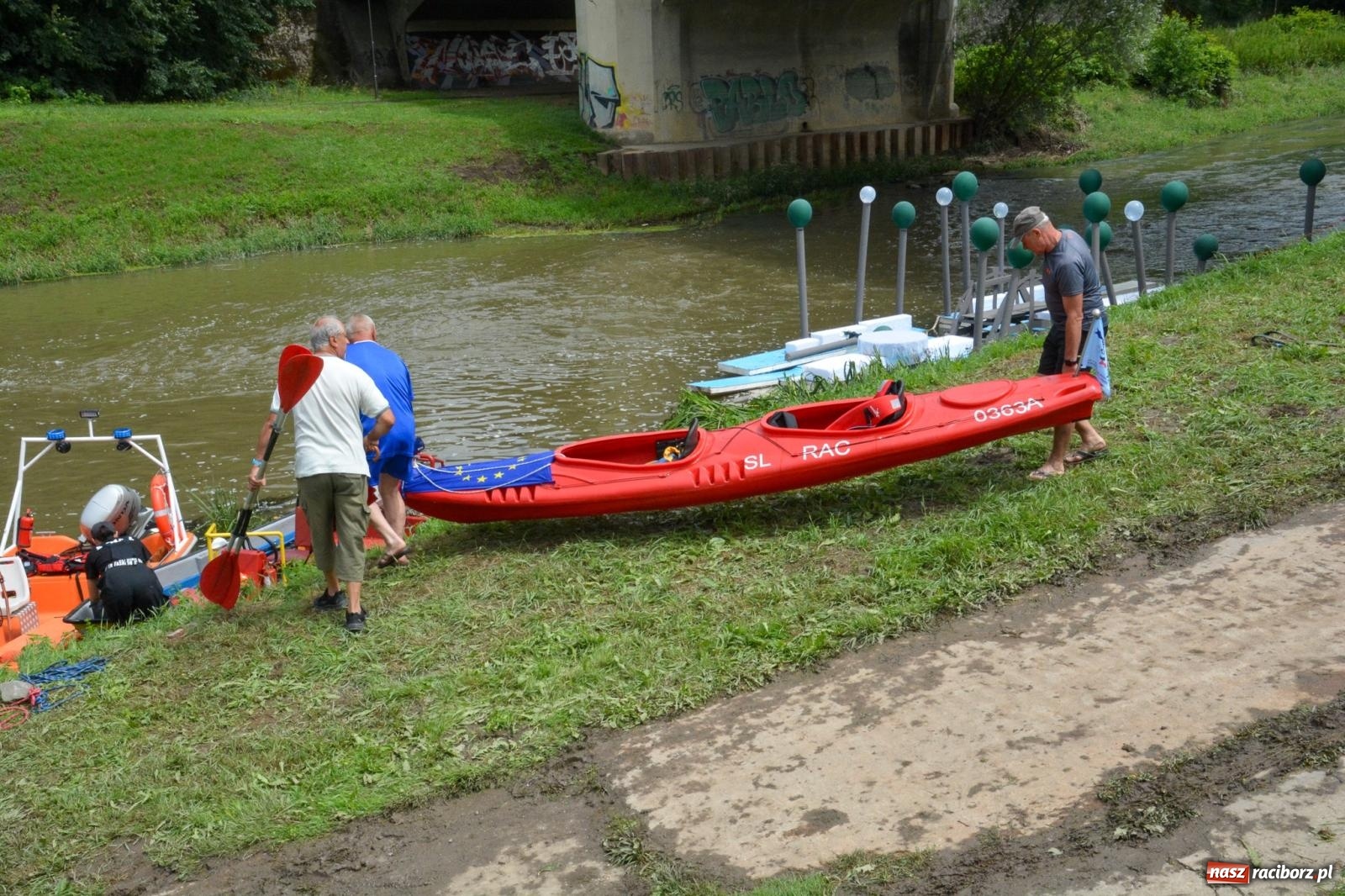 Zdjęcie w galerii na portalu naszraciborz.pl: Panny młode, Indianie i drużyna Shreka. 25. Pływadło w drodze do Koźla [FOTO i WIDEO] wiadomości z regionu