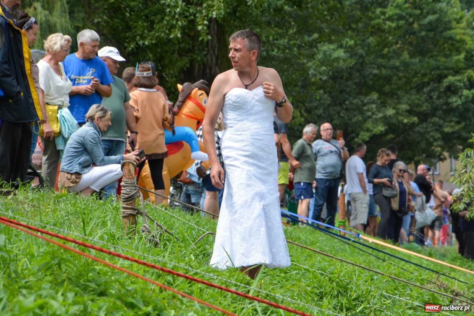 Zdjęcie w galerii na portalu naszraciborz.pl: Panny młode, Indianie i drużyna Shreka. 25. Pływadło w drodze do Koźla [FOTO i WIDEO] wiadomości z regionu