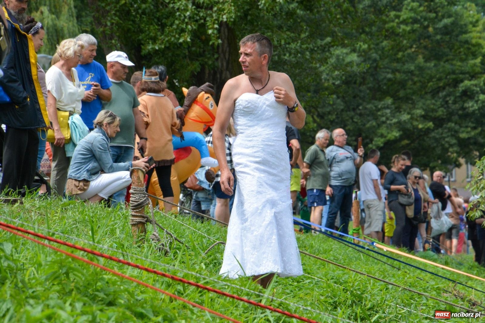 Zdjęcie w galerii na portalu naszraciborz.pl: Panny młode, Indianie i drużyna Shreka. 25. Pływadło w drodze do Koźla [FOTO i WIDEO] wiadomości z regionu