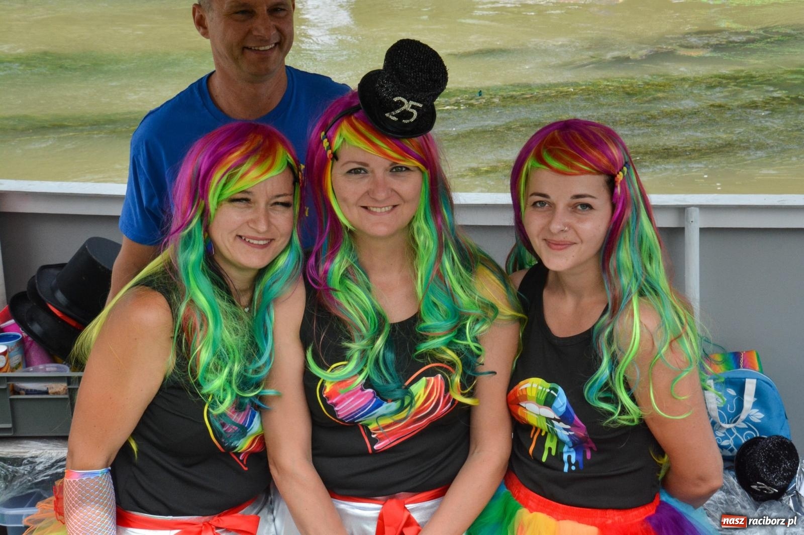 Zdjęcie w galerii na portalu naszraciborz.pl: Panny młode, Indianie i drużyna Shreka. 25. Pływadło w drodze do Koźla [FOTO i WIDEO] wiadomości z regionu