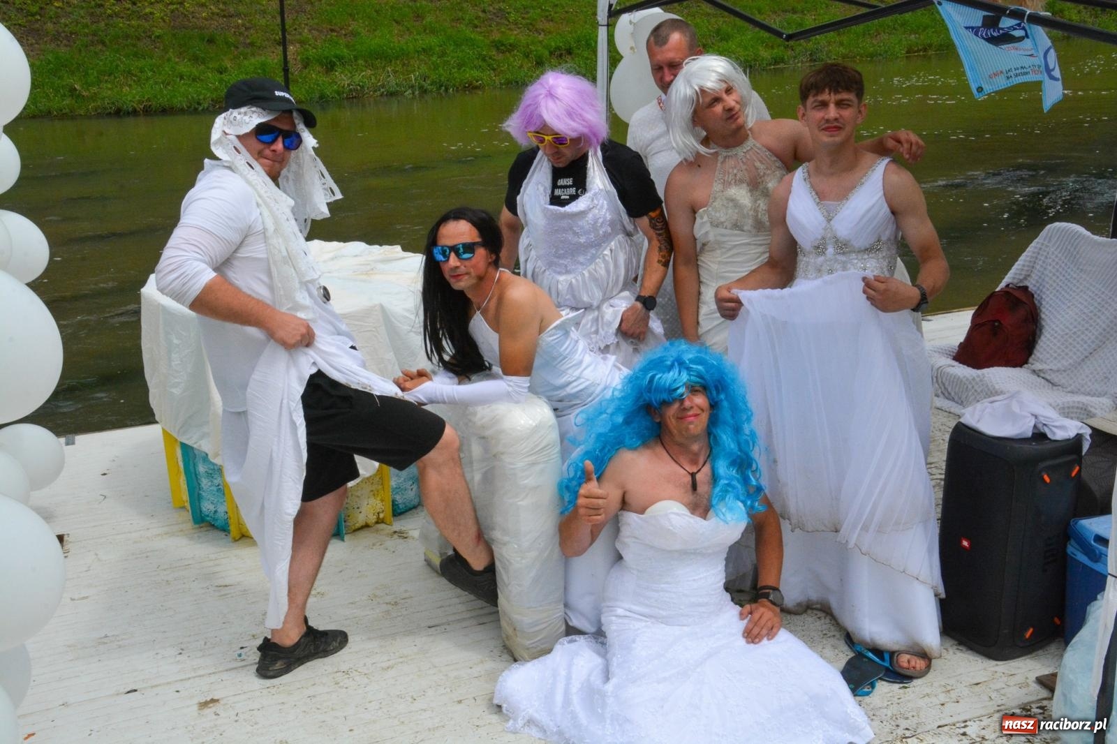 Zdjęcie w galerii na portalu naszraciborz.pl: Panny młode, Indianie i drużyna Shreka. 25. Pływadło w drodze do Koźla [FOTO i WIDEO] wiadomości z regionu