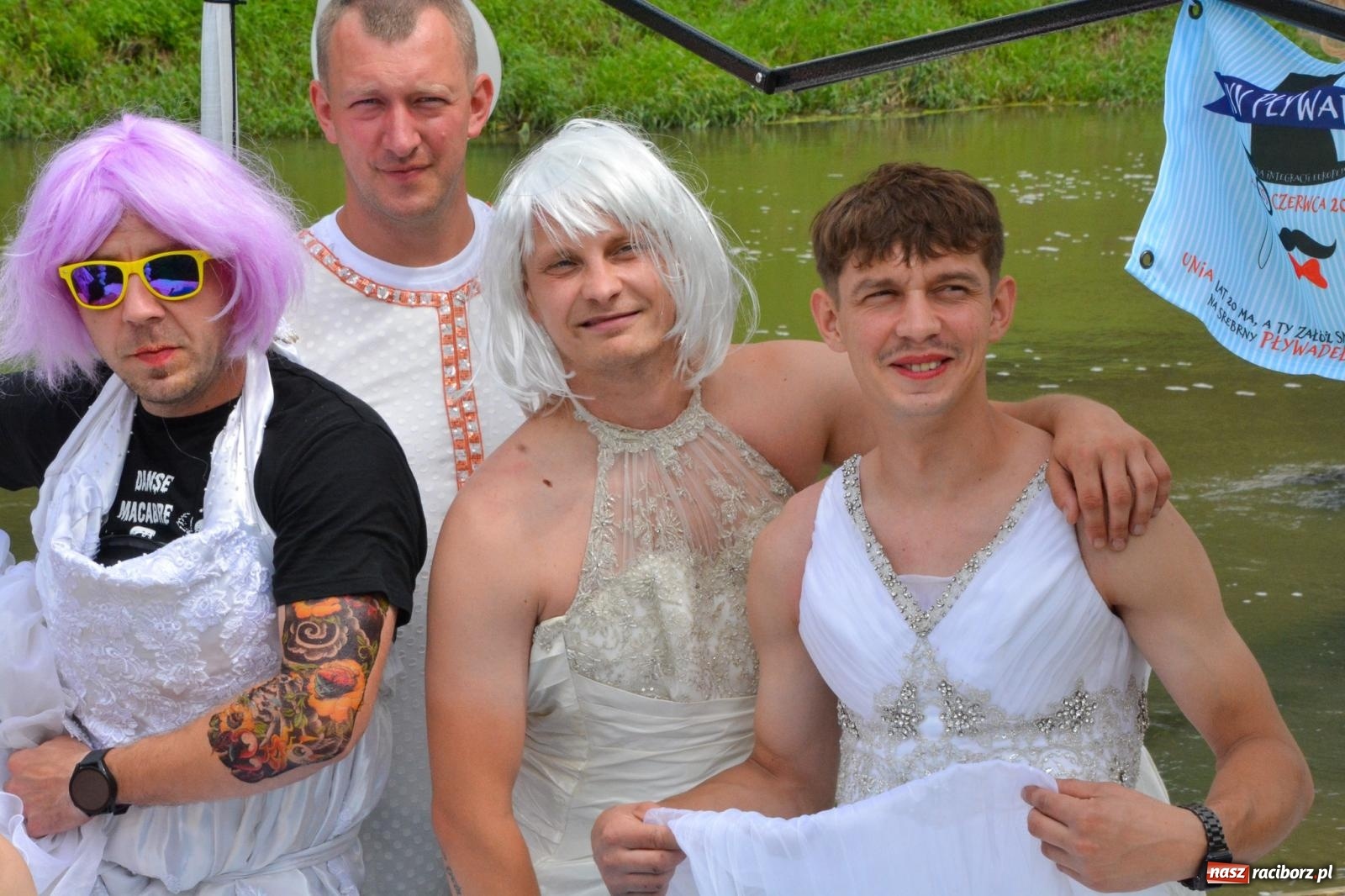 Zdjęcie w galerii na portalu naszraciborz.pl: Panny młode, Indianie i drużyna Shreka. 25. Pływadło w drodze do Koźla [FOTO i WIDEO] wiadomości z regionu