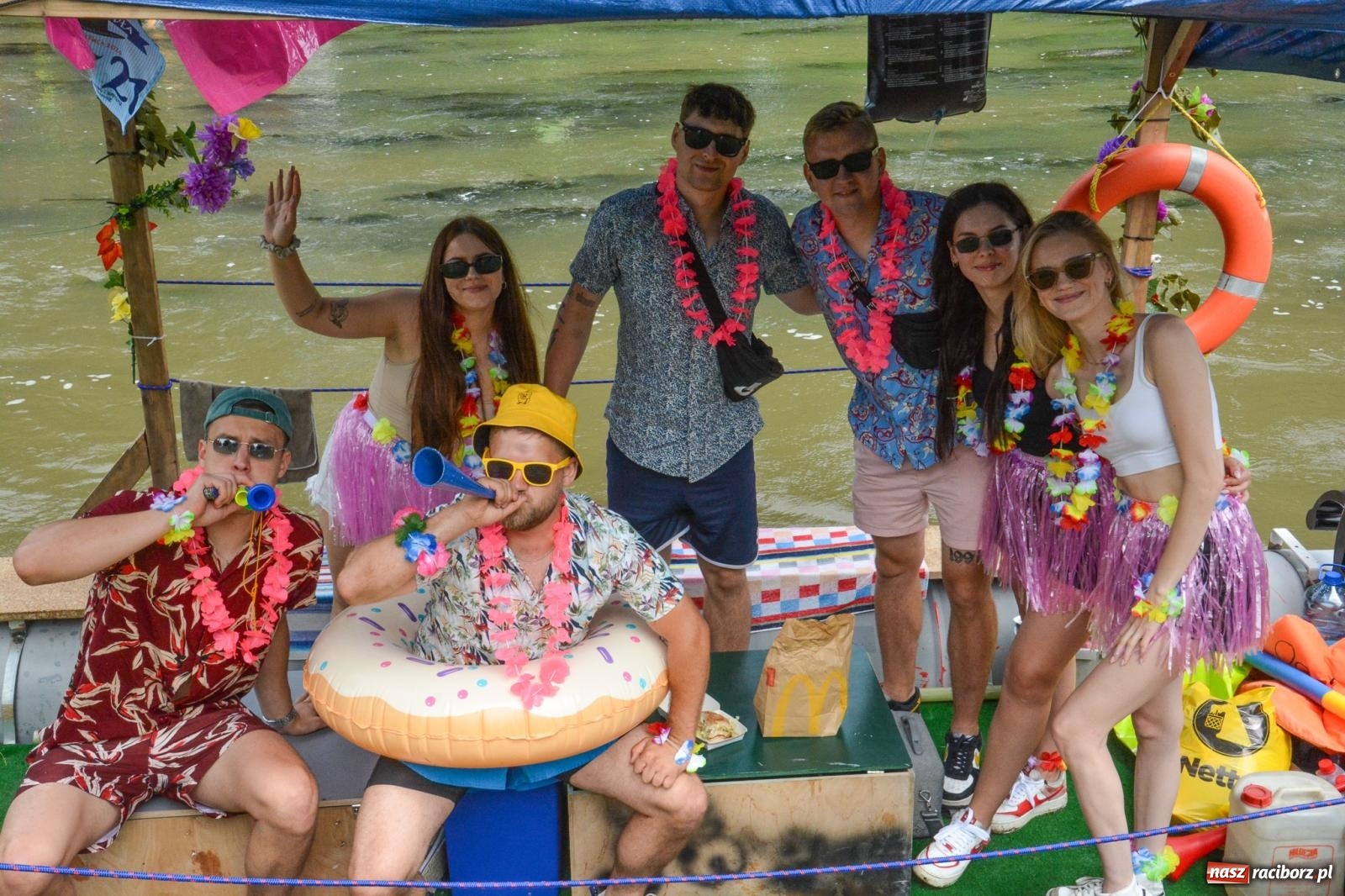 Zdjęcie w galerii na portalu naszraciborz.pl: Panny młode, Indianie i drużyna Shreka. 25. Pływadło w drodze do Koźla [FOTO i WIDEO] wiadomości z regionu