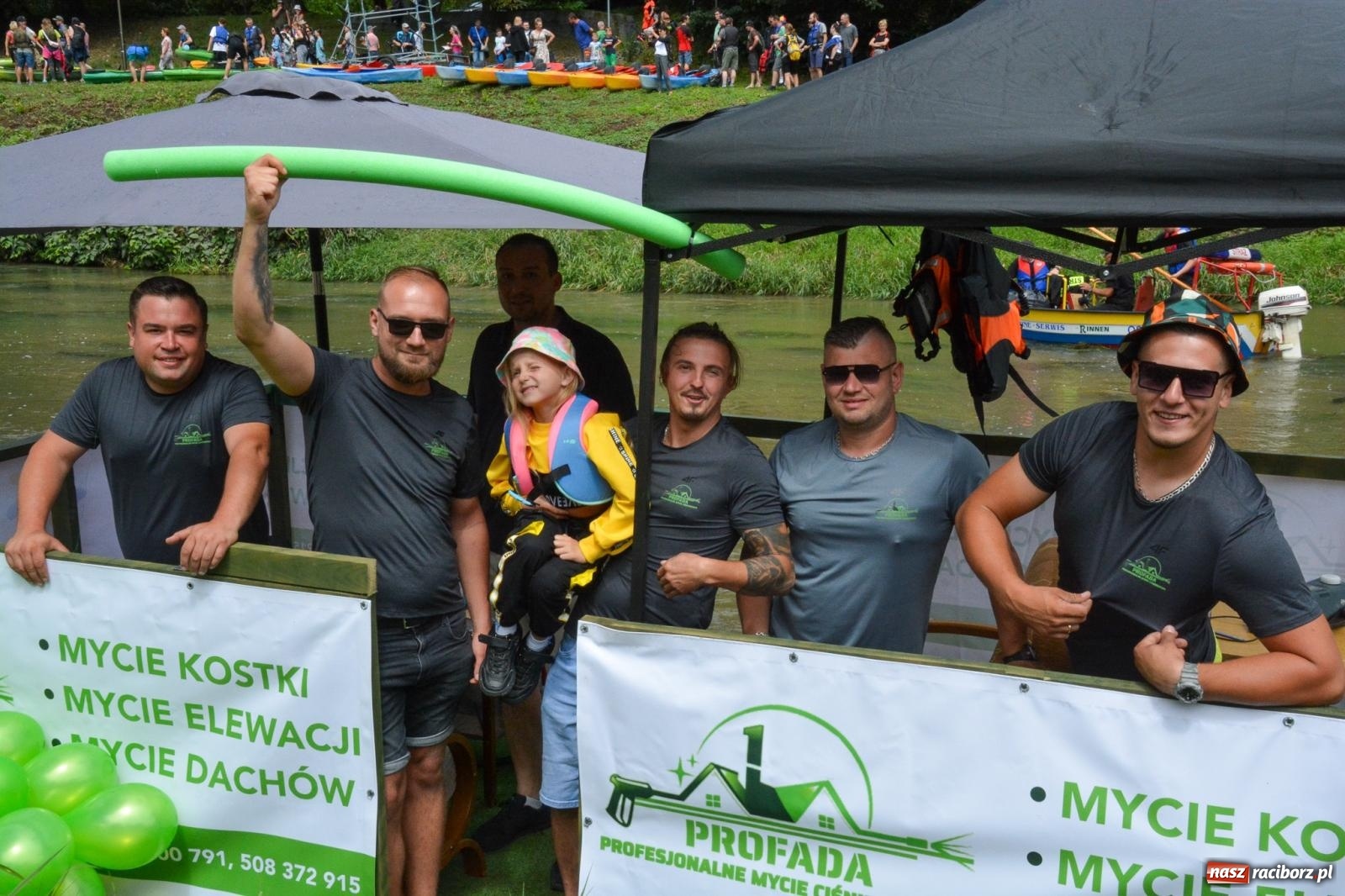 Zdjęcie w galerii na portalu naszraciborz.pl: Panny młode, Indianie i drużyna Shreka. 25. Pływadło w drodze do Koźla [FOTO i WIDEO] wiadomości z regionu