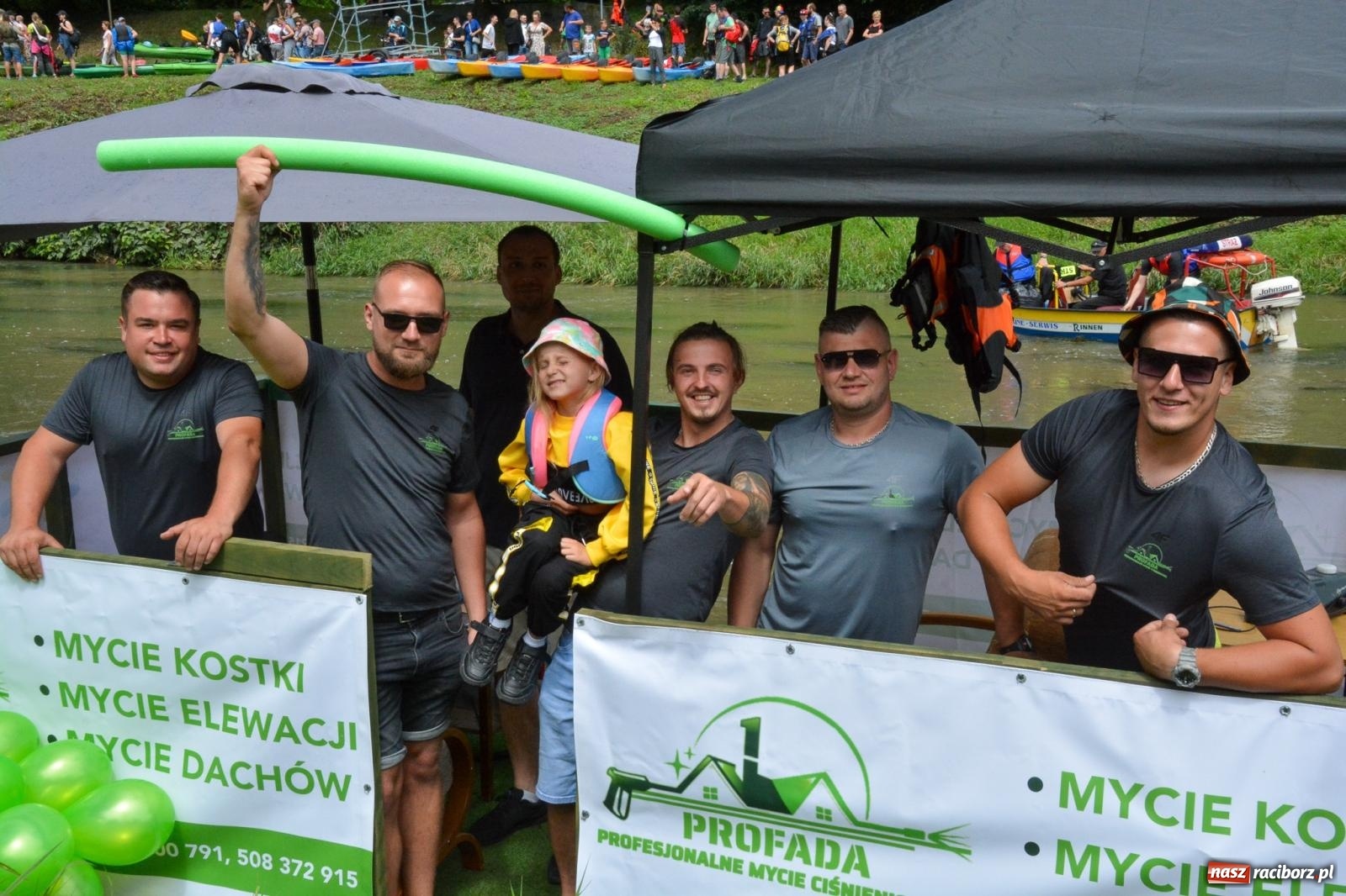 Zdjęcie w galerii na portalu naszraciborz.pl: Panny młode, Indianie i drużyna Shreka. 25. Pływadło w drodze do Koźla [FOTO i WIDEO] wiadomości z regionu