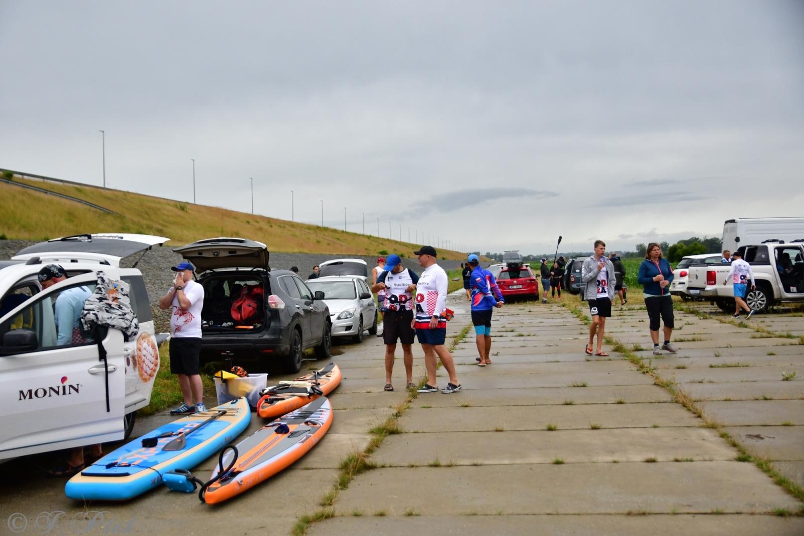 Zdjęcie w galerii na portalu naszraciborz.pl: Odra SUP Cup. Wyścig na najdłuższym dystansie wystartował spod zapory wiadomości z regionu