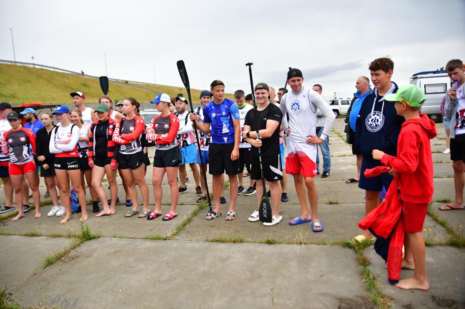 Zdjęcie w galerii na portalu naszraciborz.pl: Odra SUP Cup. Wyścig na najdłuższym dystansie wystartował spod zapory wiadomości z regionu