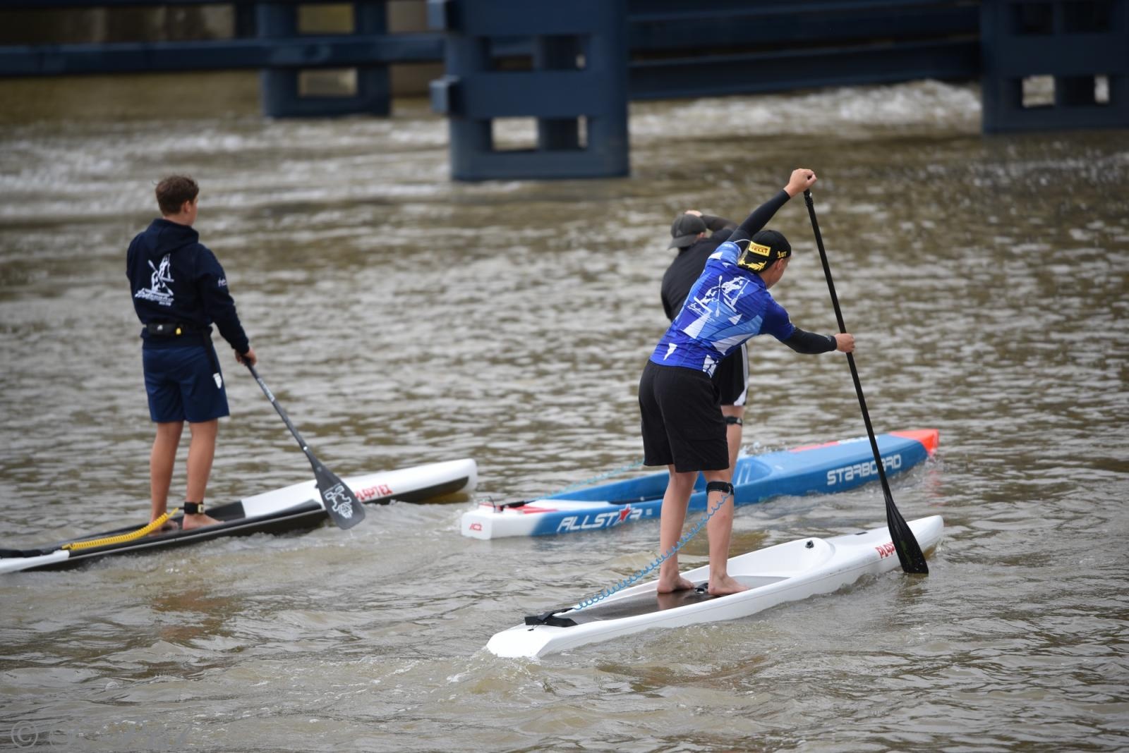 Zdjęcie w galerii na portalu naszraciborz.pl: Odra SUP Cup. Wyścig na najdłuższym dystansie wystartował spod zapory wiadomości z regionu