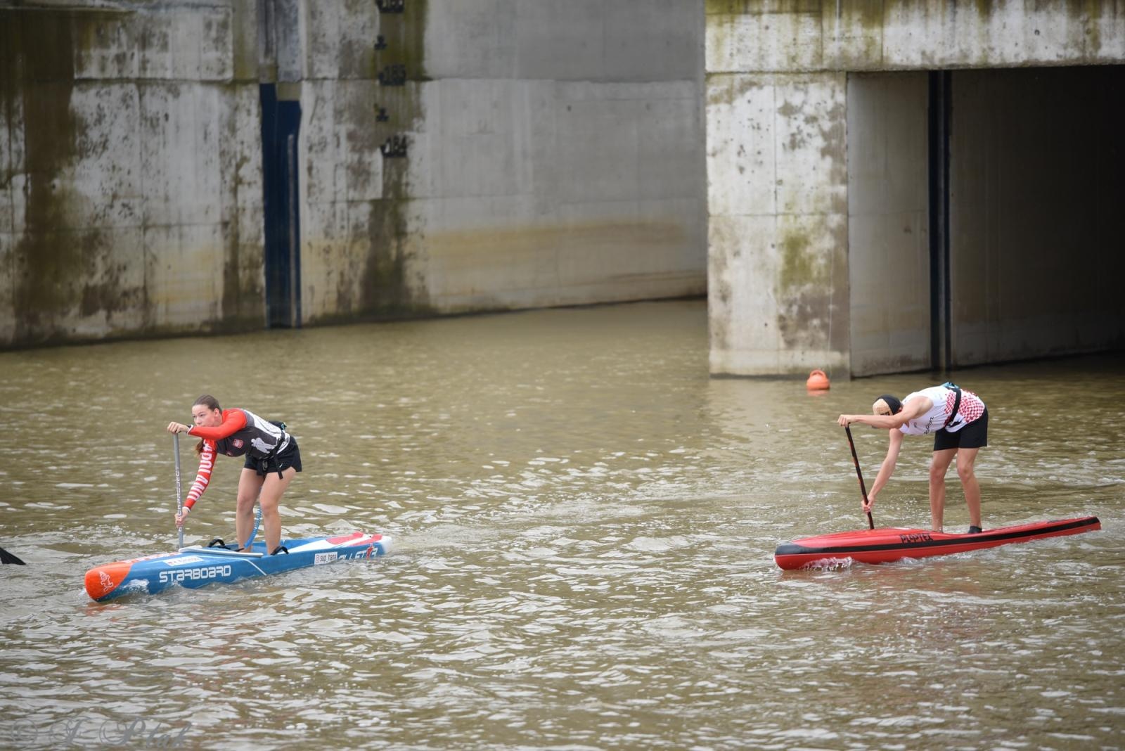 Zdjęcie w galerii na portalu naszraciborz.pl: Odra SUP Cup. Wyścig na najdłuższym dystansie wystartował spod zapory wiadomości z regionu