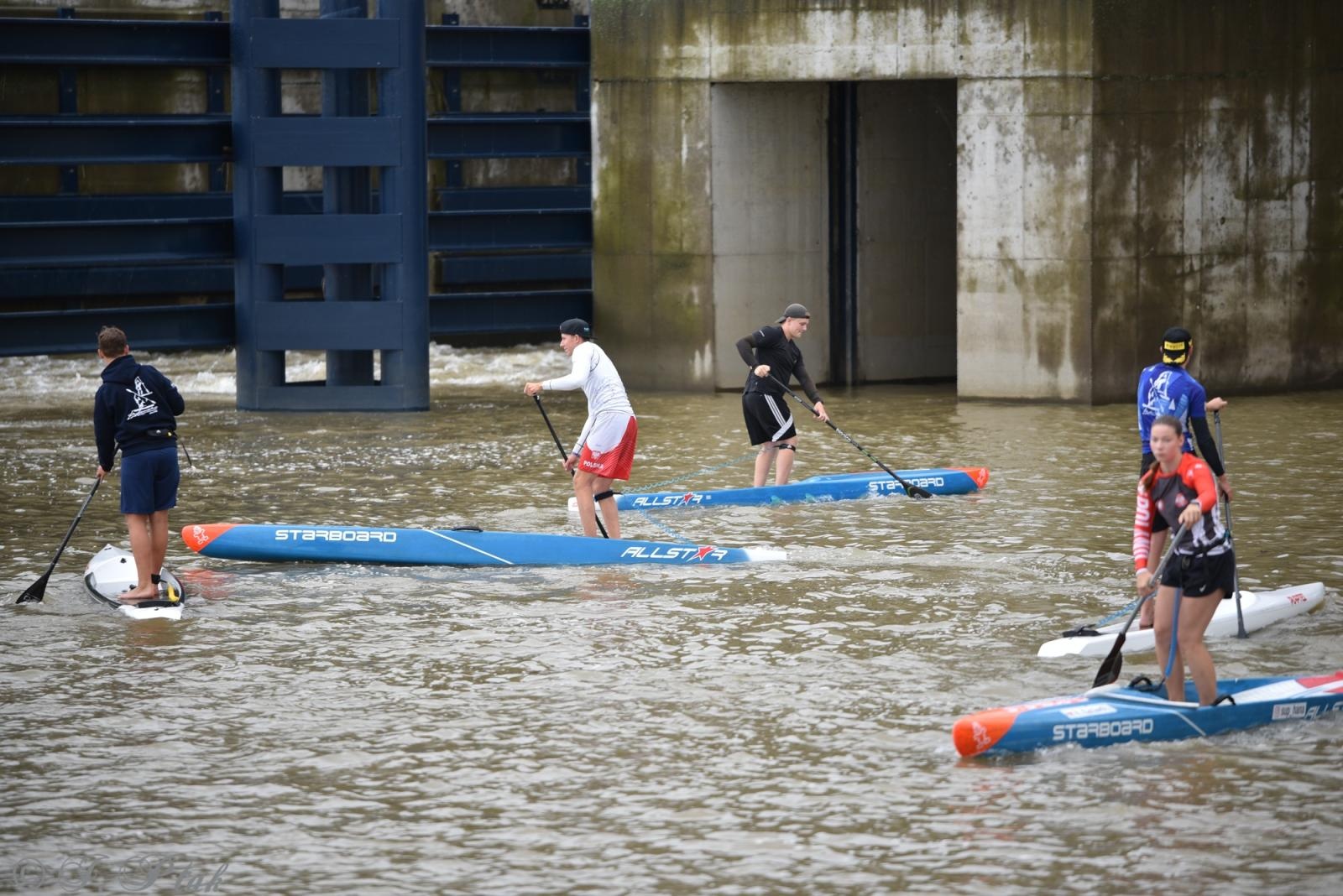 Zdjęcie w galerii na portalu naszraciborz.pl: Odra SUP Cup. Wyścig na najdłuższym dystansie wystartował spod zapory wiadomości z regionu