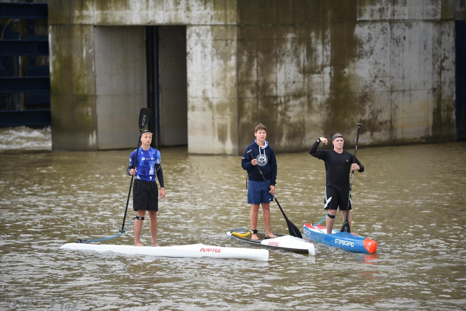Zdjęcie w galerii na portalu naszraciborz.pl: Odra SUP Cup. Wyścig na najdłuższym dystansie wystartował spod zapory wiadomości z regionu
