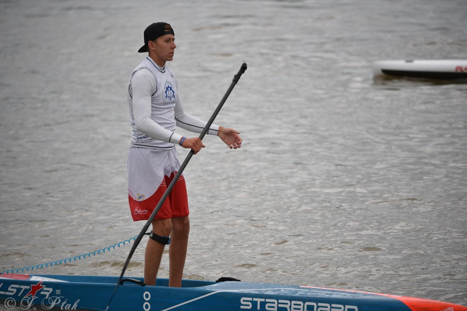 Zdjęcie w galerii na portalu naszraciborz.pl: Odra SUP Cup. Wyścig na najdłuższym dystansie wystartował spod zapory wiadomości z regionu