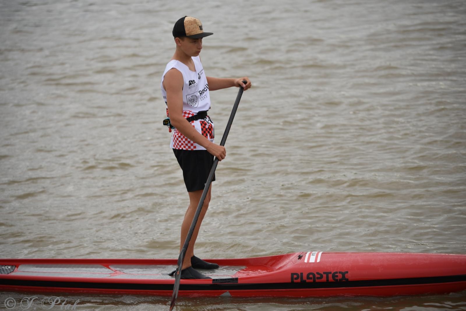 Zdjęcie w galerii na portalu naszraciborz.pl: Odra SUP Cup. Wyścig na najdłuższym dystansie wystartował spod zapory wiadomości z regionu