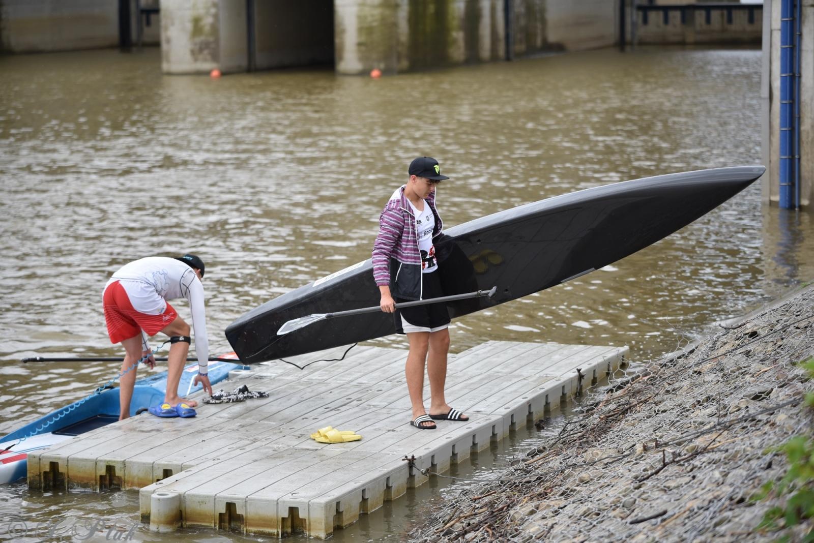 Zdjęcie w galerii na portalu naszraciborz.pl: Odra SUP Cup. Wyścig na najdłuższym dystansie wystartował spod zapory wiadomości z regionu