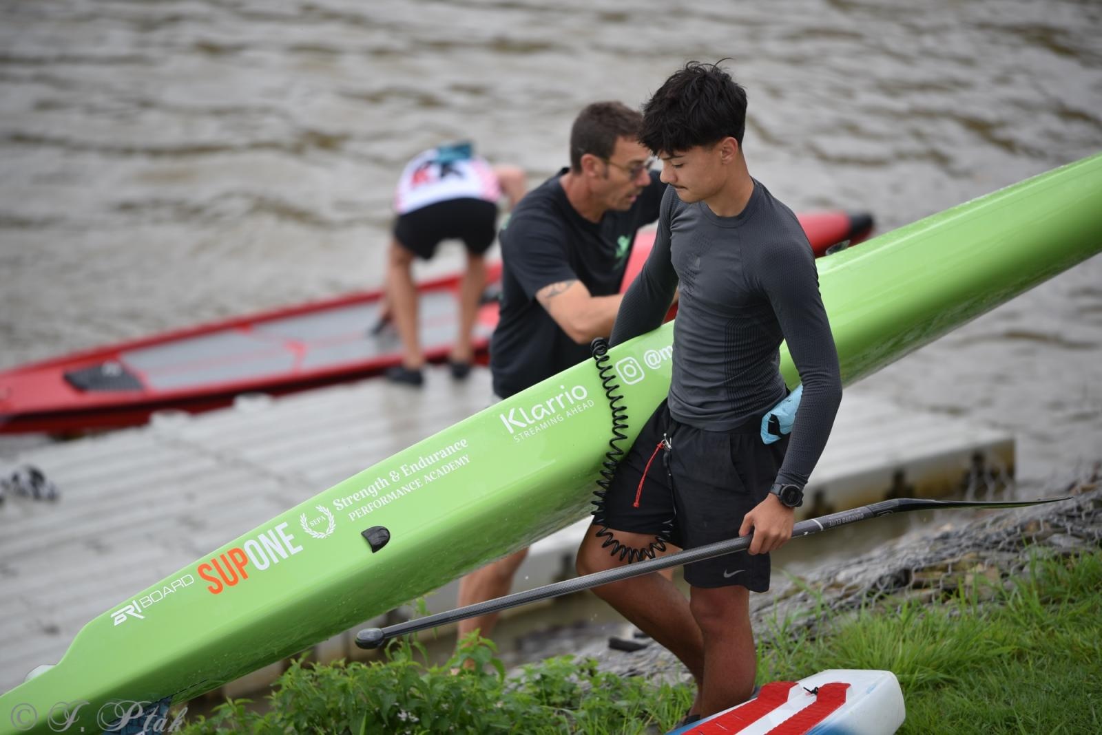 Zdjęcie w galerii na portalu naszraciborz.pl: Odra SUP Cup. Wyścig na najdłuższym dystansie wystartował spod zapory wiadomości z regionu