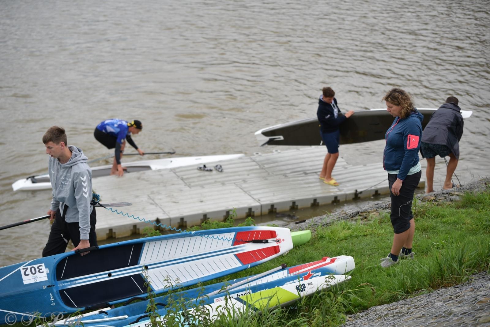 Zdjęcie w galerii na portalu naszraciborz.pl: Odra SUP Cup. Wyścig na najdłuższym dystansie wystartował spod zapory wiadomości z regionu