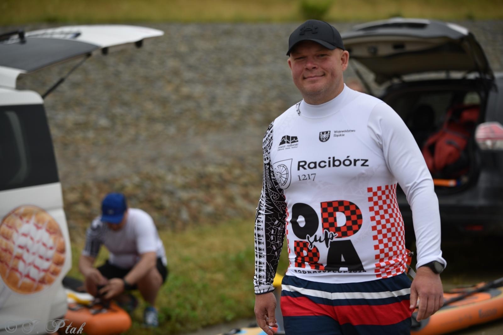 Zdjęcie w galerii na portalu naszraciborz.pl: Odra SUP Cup. Wyścig na najdłuższym dystansie wystartował spod zapory wiadomości z regionu