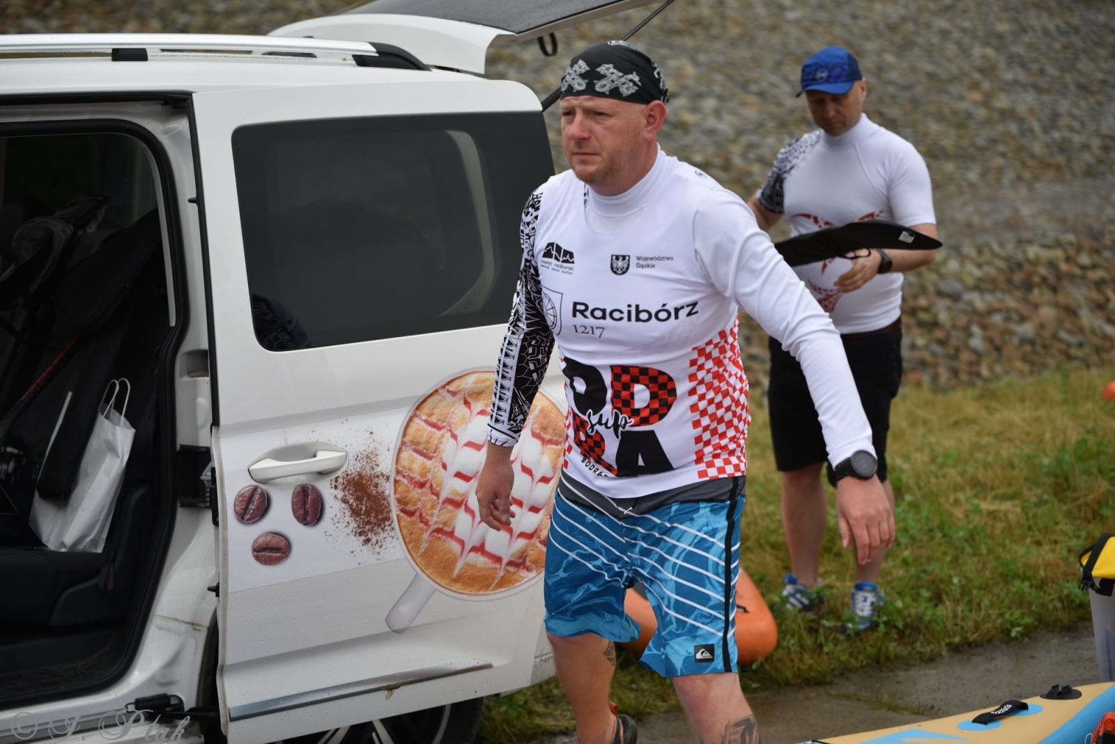 Zdjęcie w galerii na portalu naszraciborz.pl: Odra SUP Cup. Wyścig na najdłuższym dystansie wystartował spod zapory wiadomości z regionu