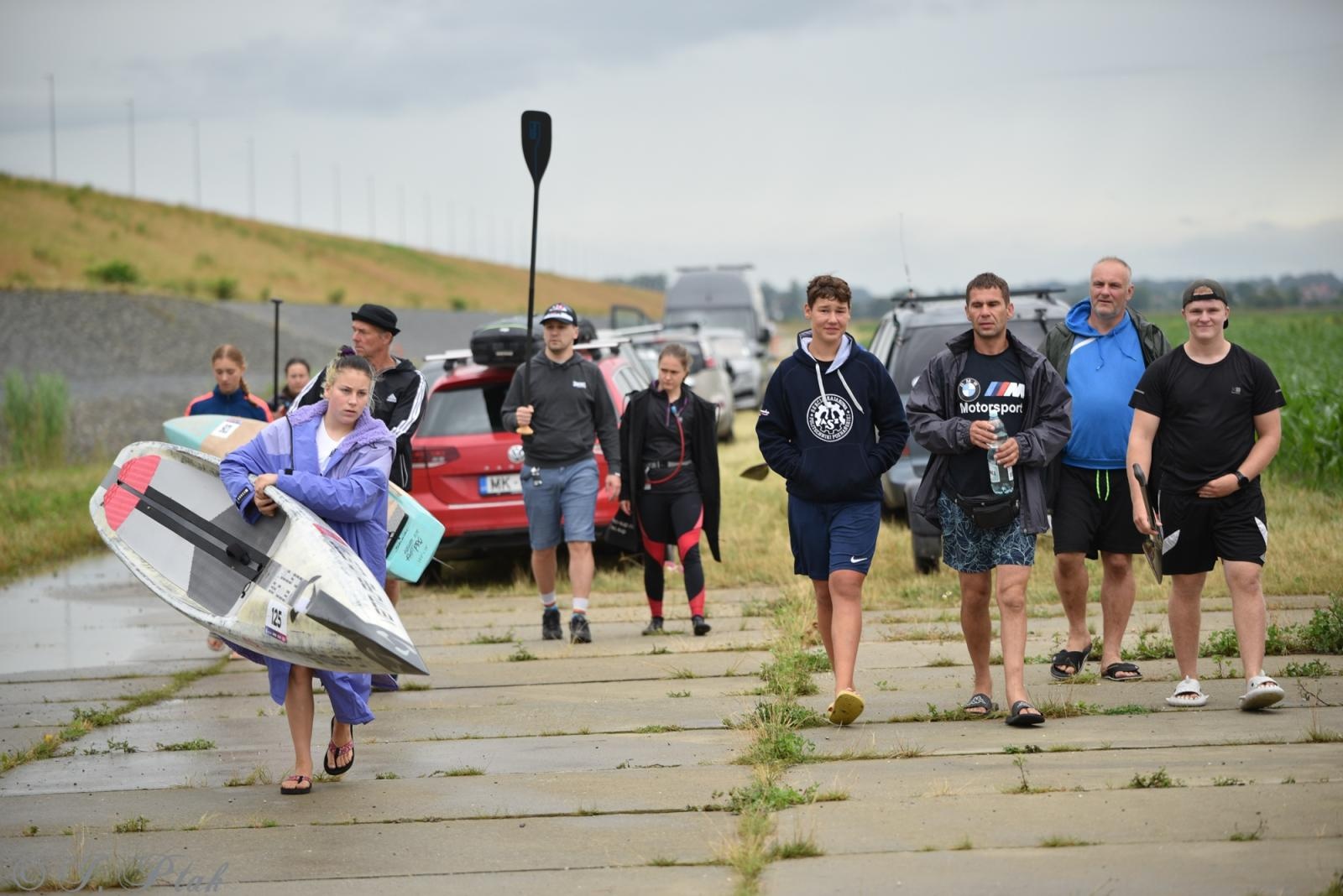 Zdjęcie w galerii na portalu naszraciborz.pl: Odra SUP Cup. Wyścig na najdłuższym dystansie wystartował spod zapory wiadomości z regionu