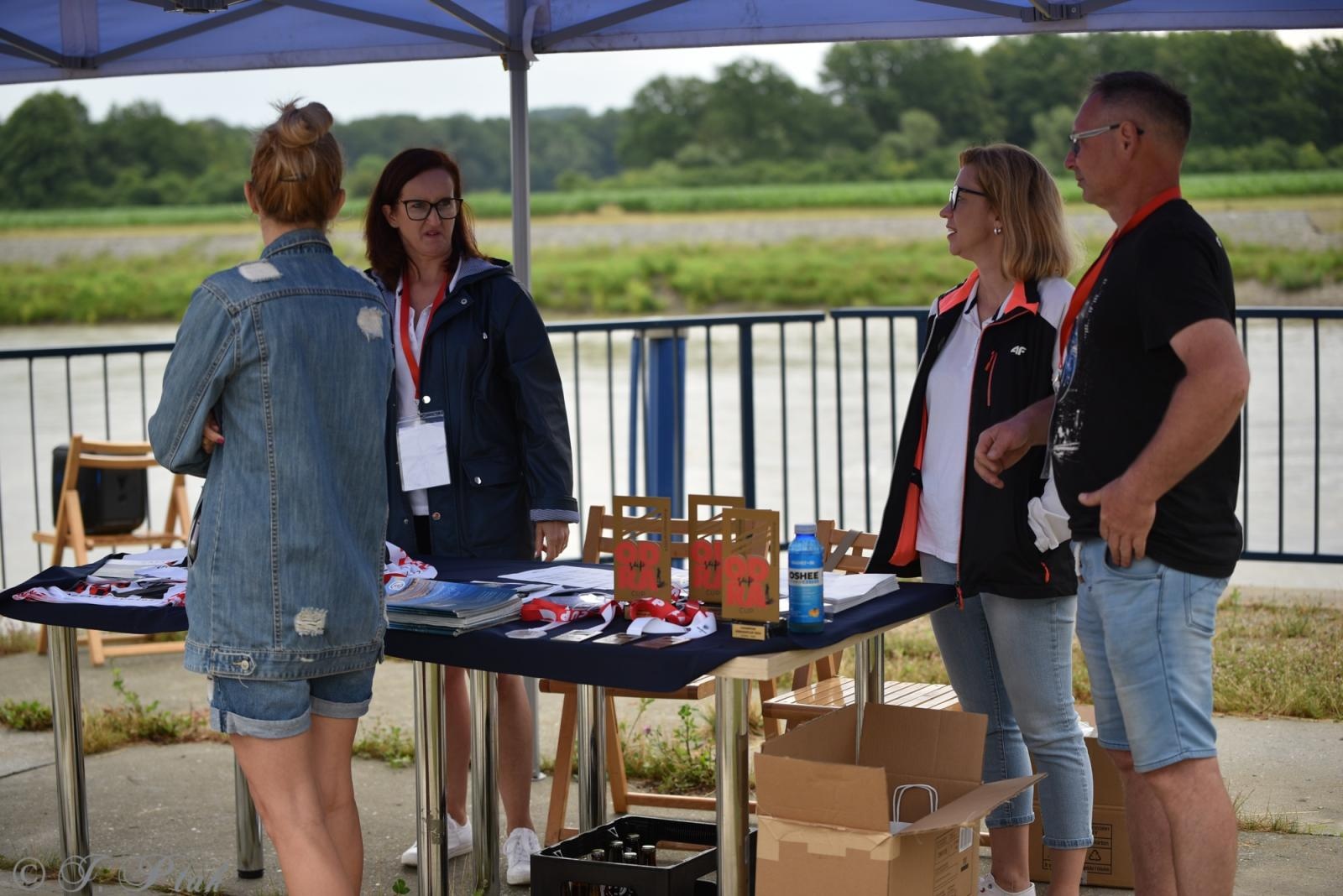 Zdjęcie w galerii na portalu naszraciborz.pl: Odra SUP Cup. Wyścig na najdłuższym dystansie wystartował spod zapory wiadomości z regionu