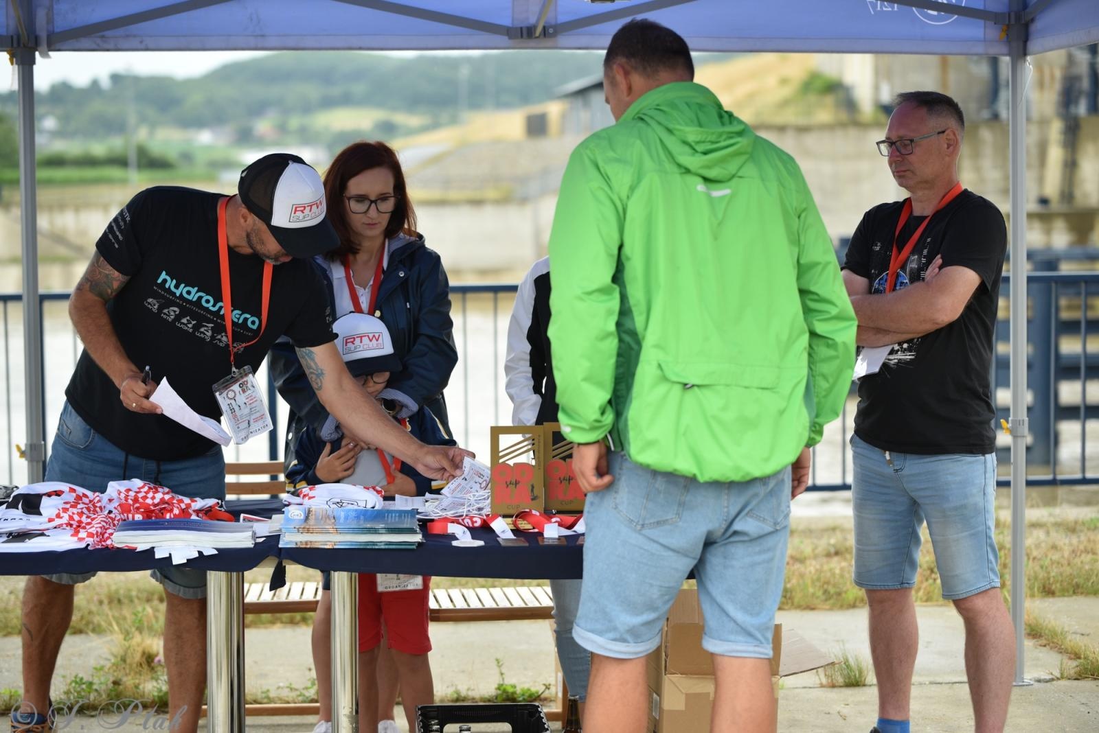 Zdjęcie w galerii na portalu naszraciborz.pl: Odra SUP Cup. Wyścig na najdłuższym dystansie wystartował spod zapory wiadomości z regionu