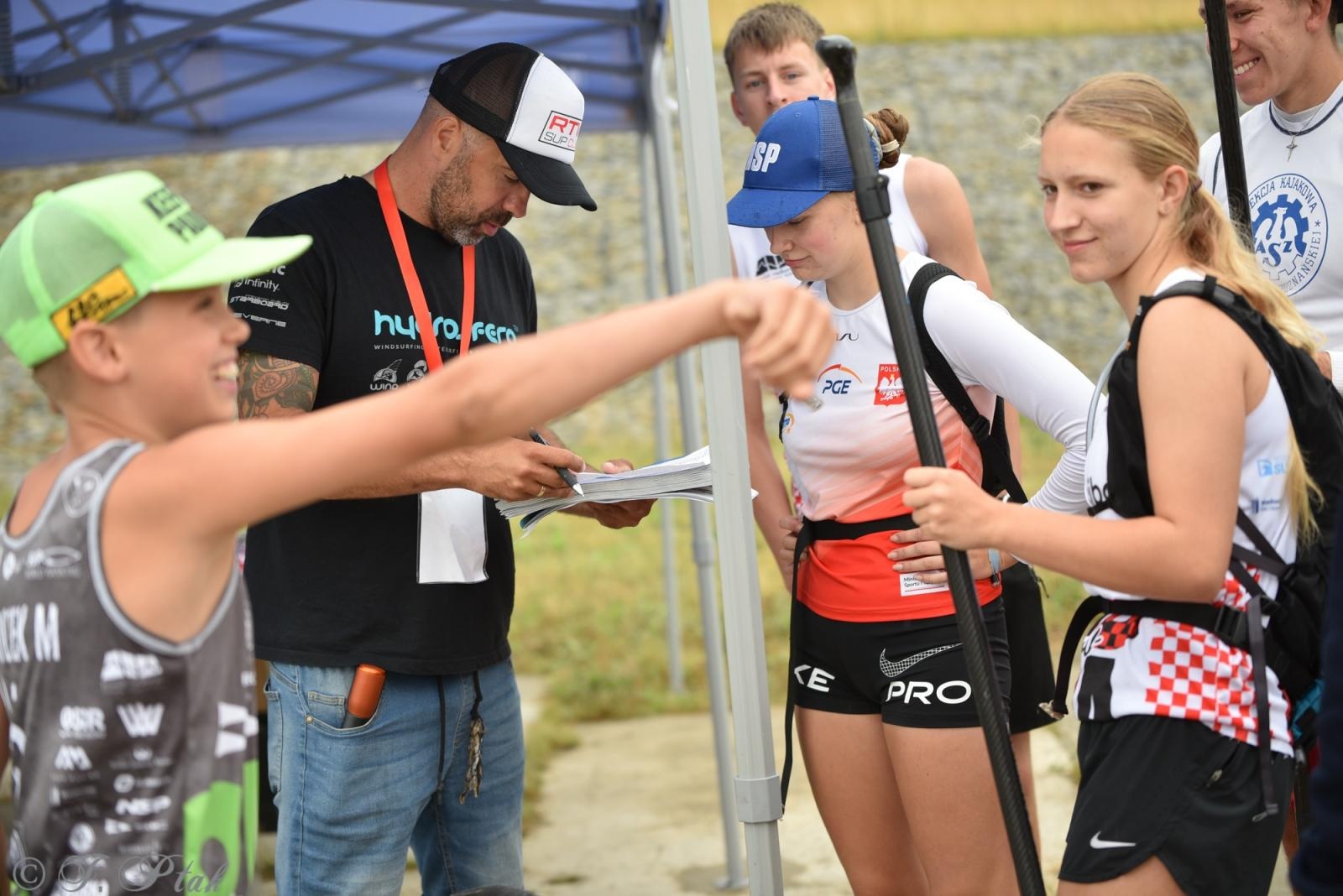 Zdjęcie w galerii na portalu naszraciborz.pl: Odra SUP Cup. Wyścig na najdłuższym dystansie wystartował spod zapory wiadomości z regionu