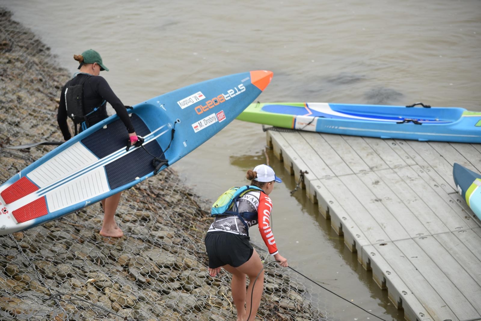 Zdjęcie w galerii na portalu naszraciborz.pl: Odra SUP Cup. Wyścig na najdłuższym dystansie wystartował spod zapory wiadomości z regionu