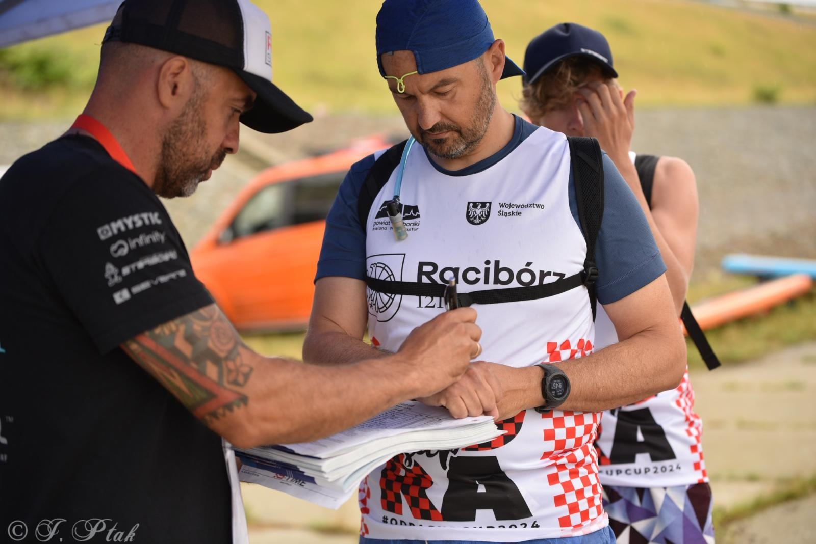 Zdjęcie w galerii na portalu naszraciborz.pl: Odra SUP Cup. Wyścig na najdłuższym dystansie wystartował spod zapory wiadomości z regionu