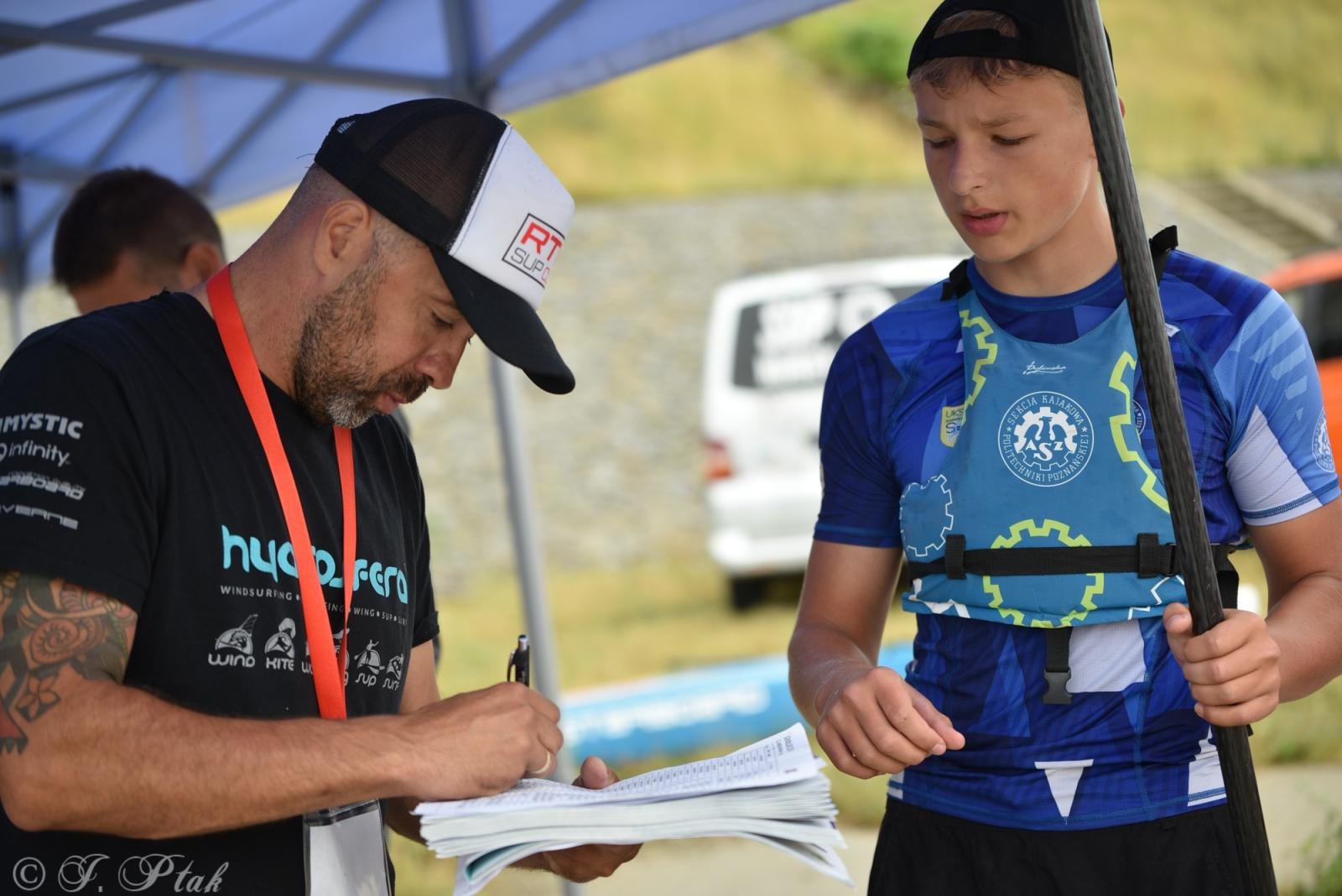 Zdjęcie w galerii na portalu naszraciborz.pl: Odra SUP Cup. Wyścig na najdłuższym dystansie wystartował spod zapory wiadomości z regionu