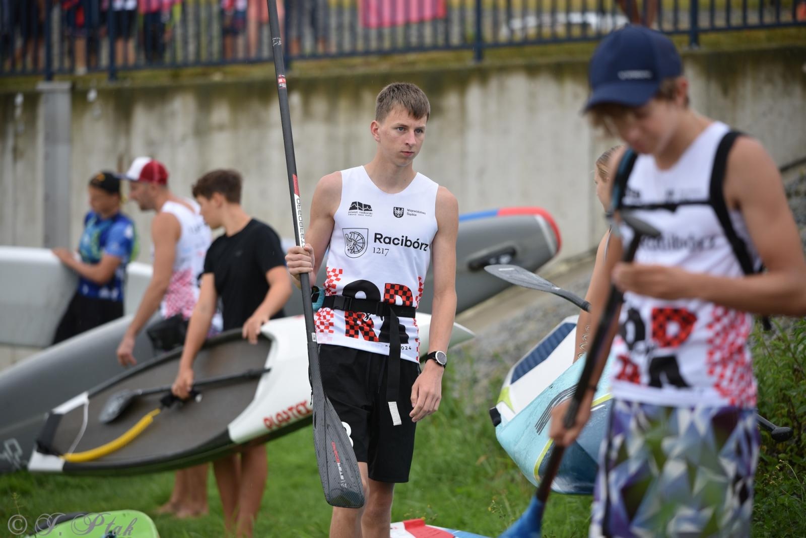 Zdjęcie w galerii na portalu naszraciborz.pl: Odra SUP Cup. Wyścig na najdłuższym dystansie wystartował spod zapory wiadomości z regionu