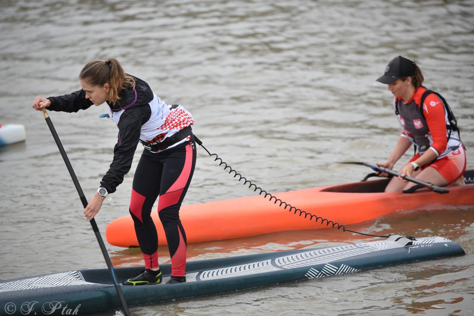 Zdjęcie w galerii na portalu naszraciborz.pl: Odra SUP Cup. Wyścig na najdłuższym dystansie wystartował spod zapory wiadomości z regionu