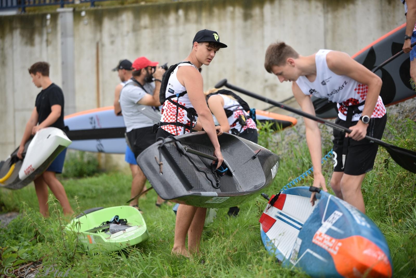 Zdjęcie w galerii na portalu naszraciborz.pl: Odra SUP Cup. Wyścig na najdłuższym dystansie wystartował spod zapory wiadomości z regionu
