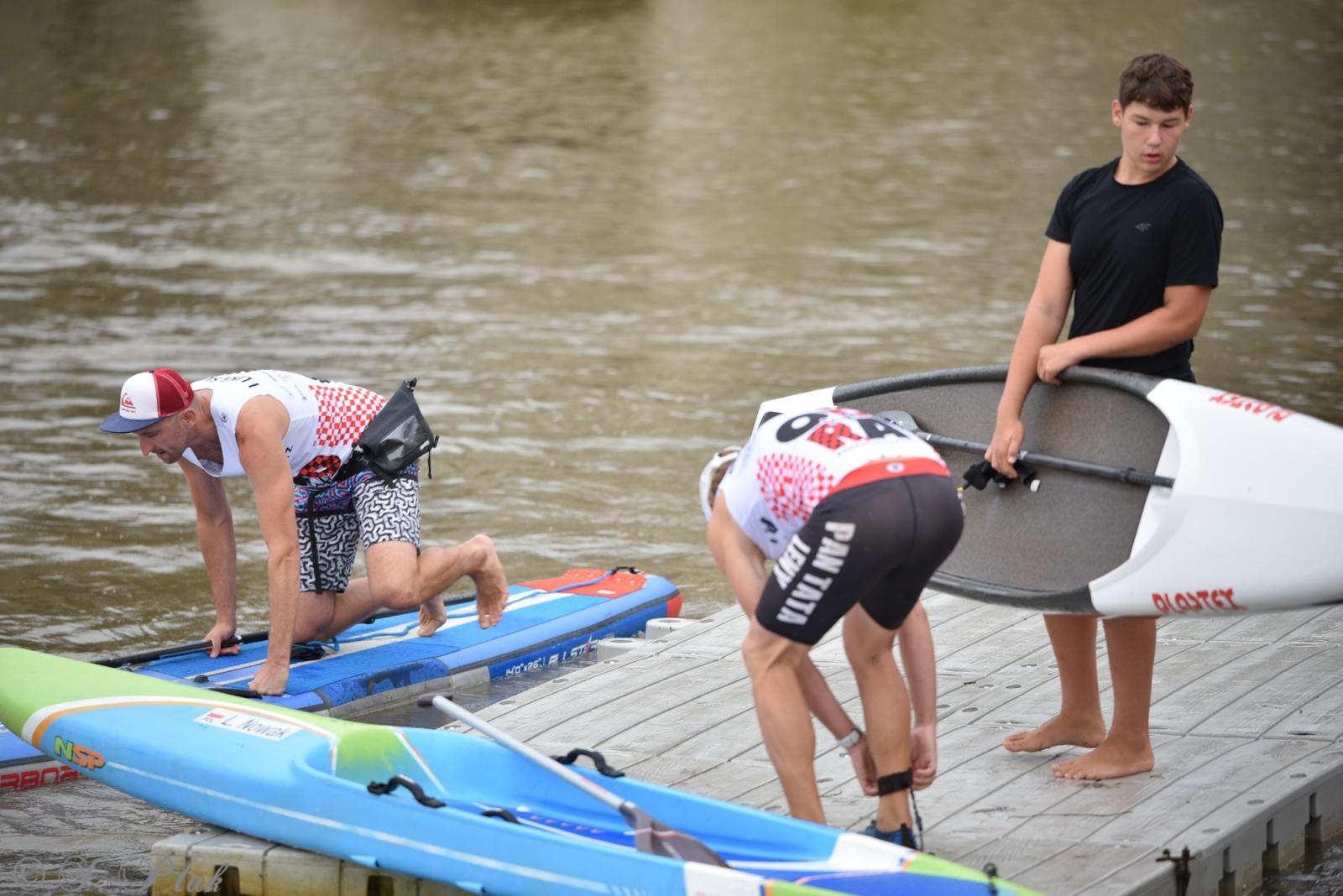 Zdjęcie w galerii na portalu naszraciborz.pl: Odra SUP Cup. Wyścig na najdłuższym dystansie wystartował spod zapory wiadomości z regionu