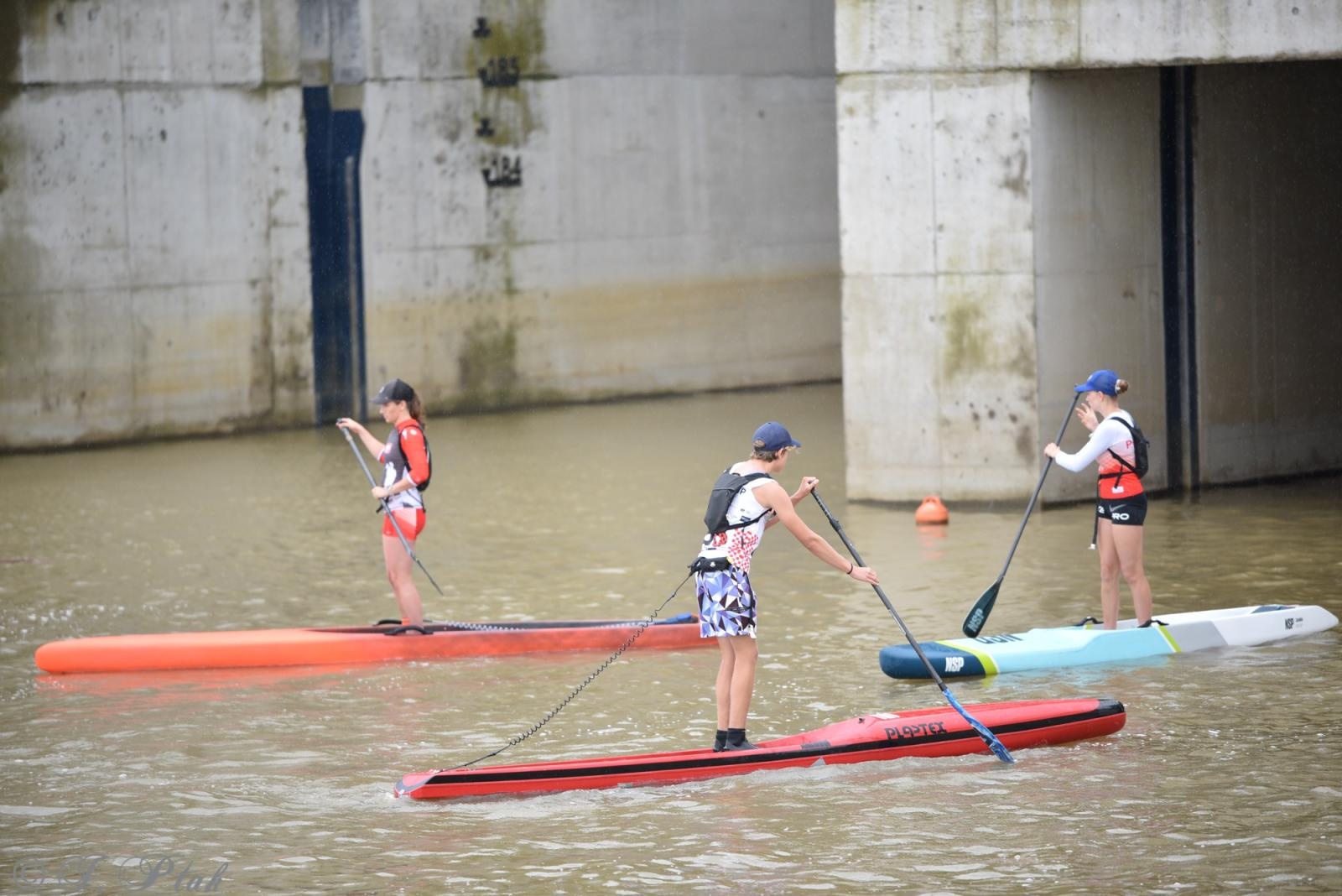Zdjęcie w galerii na portalu naszraciborz.pl: Odra SUP Cup. Wyścig na najdłuższym dystansie wystartował spod zapory wiadomości z regionu
