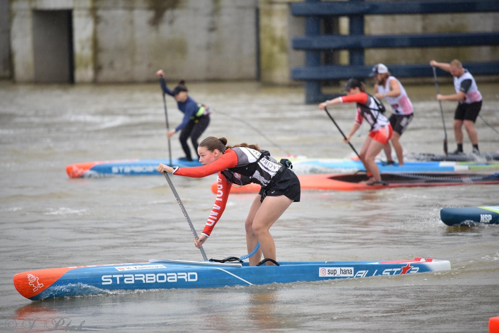 Zdjęcie w galerii na portalu naszraciborz.pl: Odra SUP Cup. Wyścig na najdłuższym dystansie wystartował spod zapory wiadomości z regionu