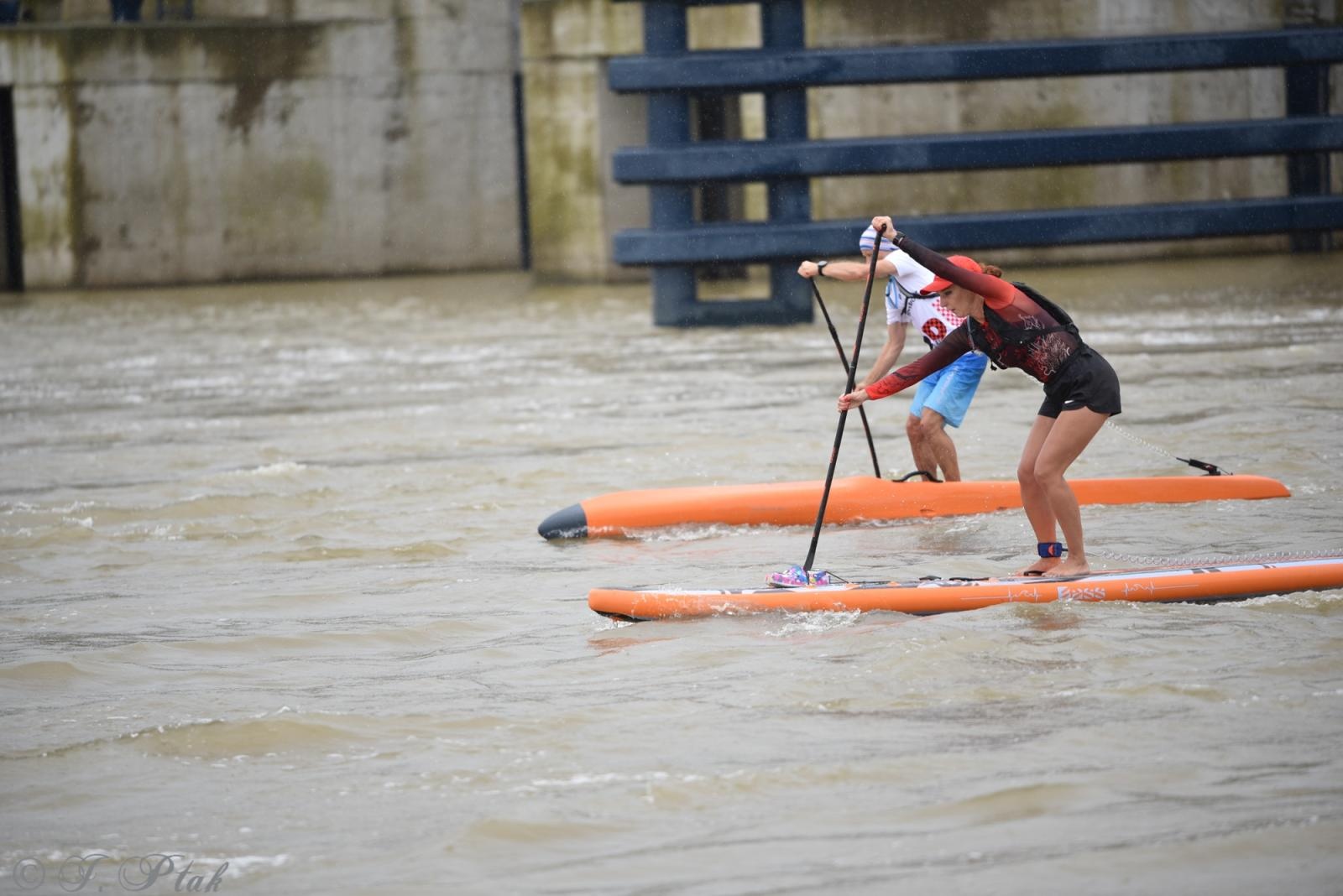 Zdjęcie w galerii na portalu naszraciborz.pl: Odra SUP Cup. Wyścig na najdłuższym dystansie wystartował spod zapory wiadomości z regionu