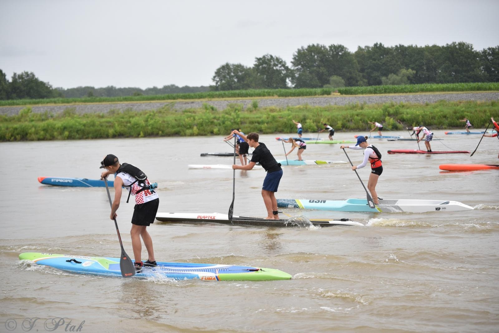 Zdjęcie w galerii na portalu naszraciborz.pl: Odra SUP Cup. Wyścig na najdłuższym dystansie wystartował spod zapory wiadomości z regionu