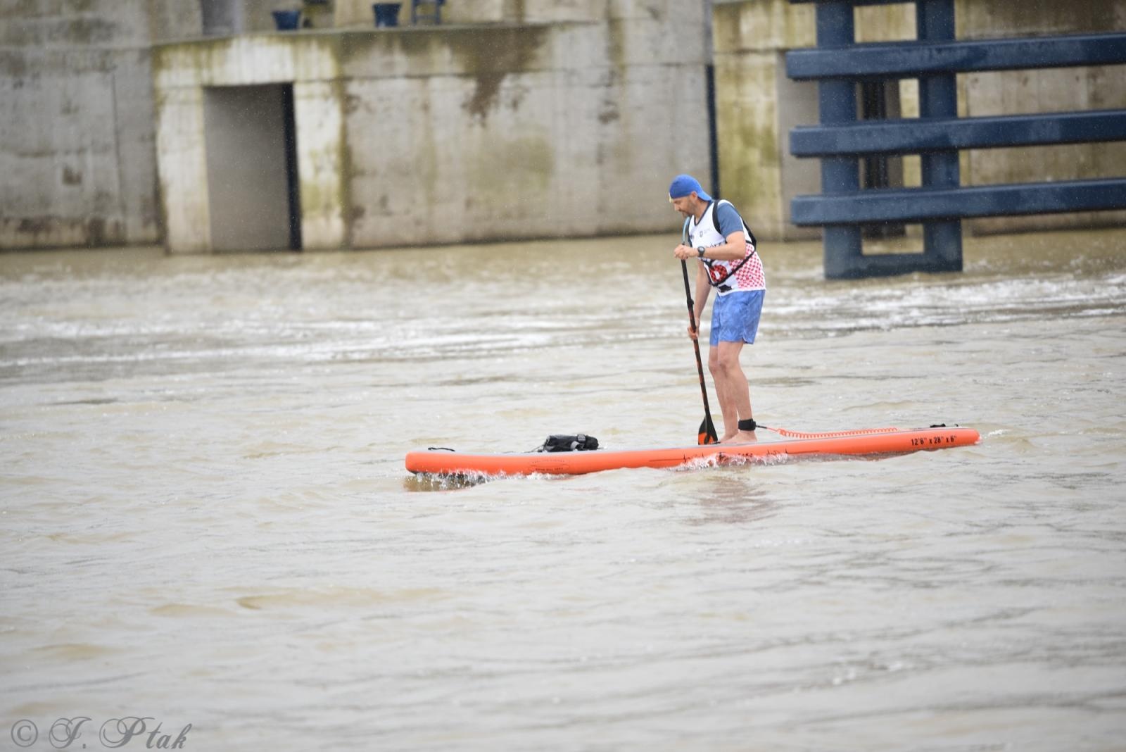 Zdjęcie w galerii na portalu naszraciborz.pl: Odra SUP Cup. Wyścig na najdłuższym dystansie wystartował spod zapory wiadomości z regionu