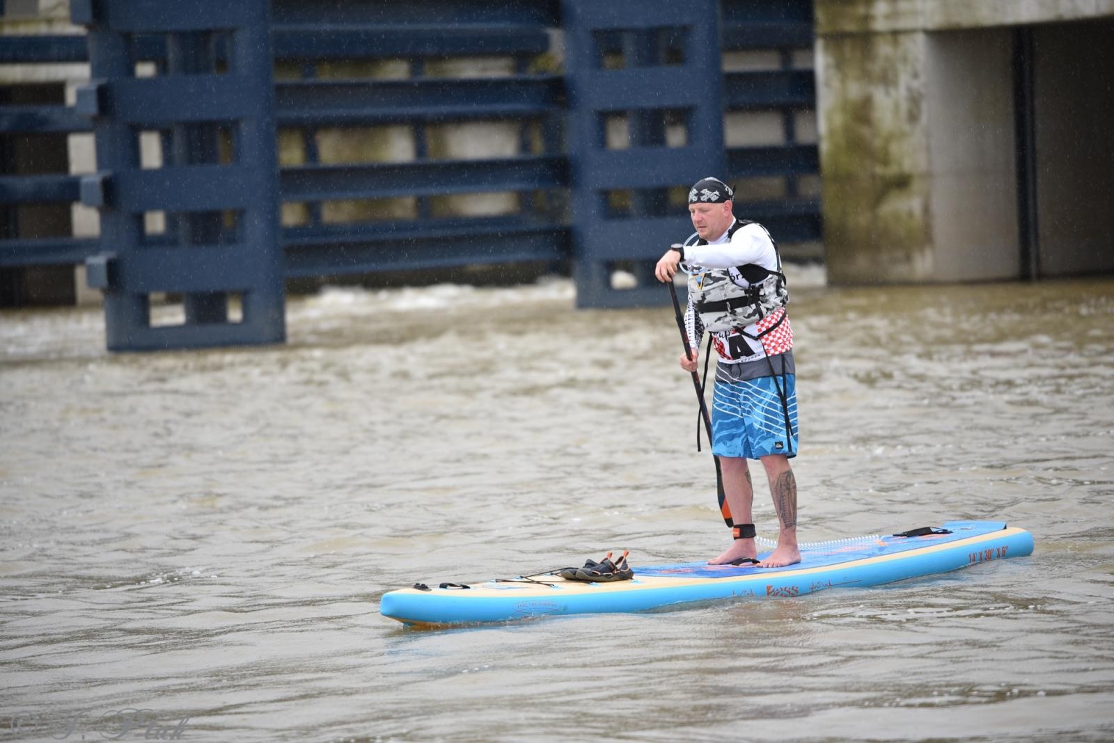 Zdjęcie w galerii na portalu naszraciborz.pl: Odra SUP Cup. Wyścig na najdłuższym dystansie wystartował spod zapory wiadomości z regionu