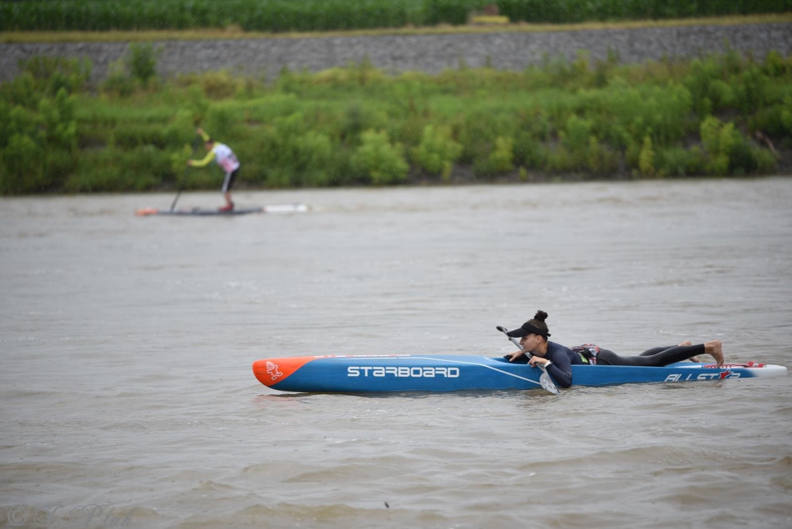 Zdjęcie w galerii na portalu naszraciborz.pl: Odra SUP Cup. Wyścig na najdłuższym dystansie wystartował spod zapory wiadomości z regionu