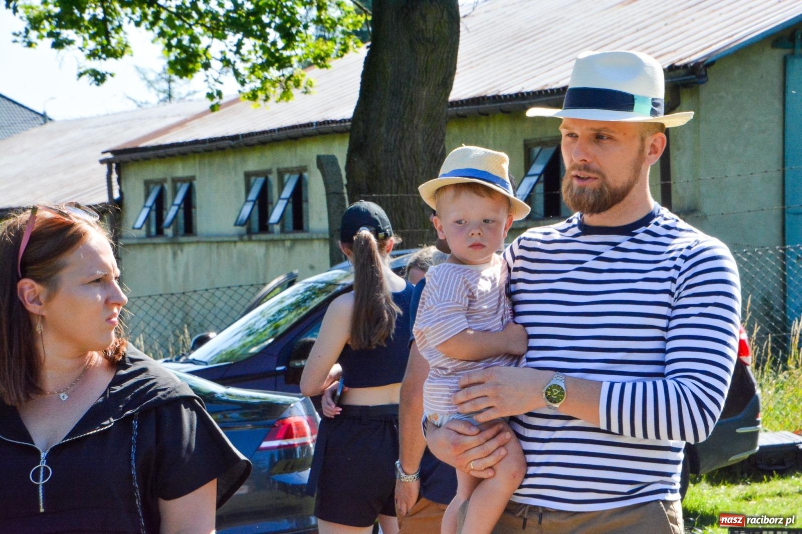 Zdjęcie w galerii na portalu naszraciborz.pl: Płetwonurkowie odkryli w stawie w Krowiarkach skarb wiadomości z regionu