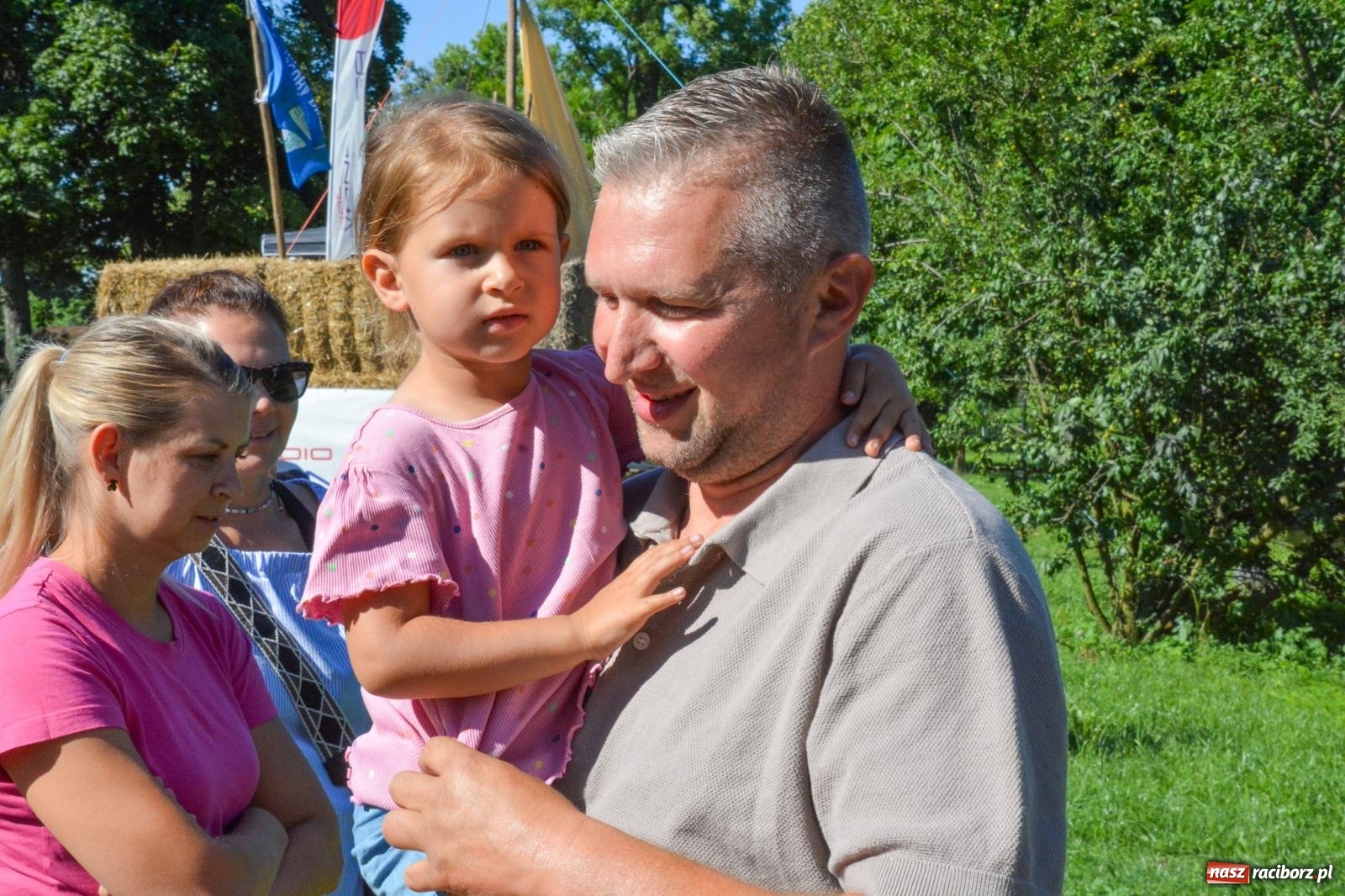 Zdjęcie w galerii na portalu naszraciborz.pl: Płetwonurkowie odkryli w stawie w Krowiarkach skarb wiadomości z regionu