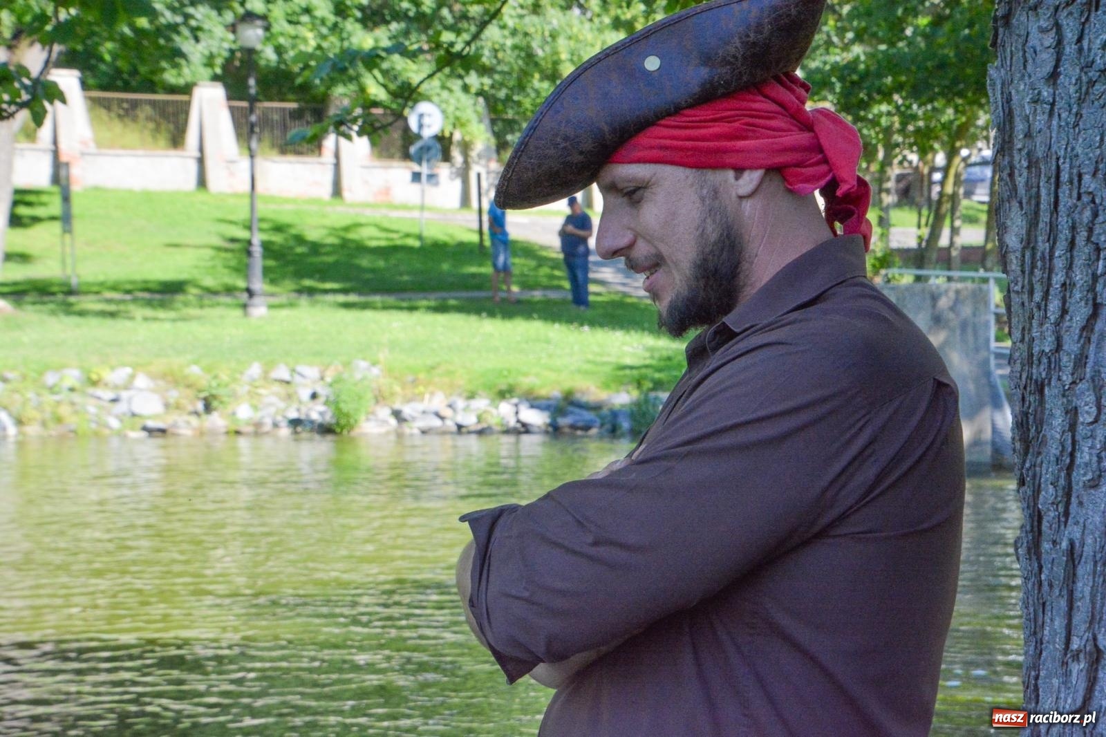 Zdjęcie w galerii na portalu naszraciborz.pl: Płetwonurkowie odkryli w stawie w Krowiarkach skarb wiadomości z regionu