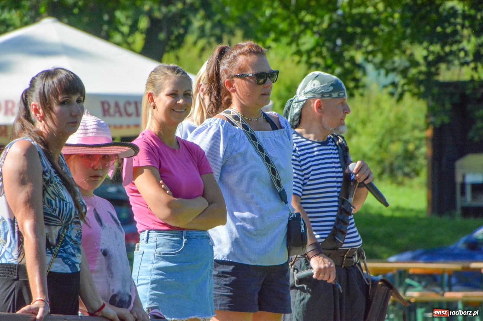 Zdjęcie w galerii na portalu naszraciborz.pl: Płetwonurkowie odkryli w stawie w Krowiarkach skarb wiadomości z regionu