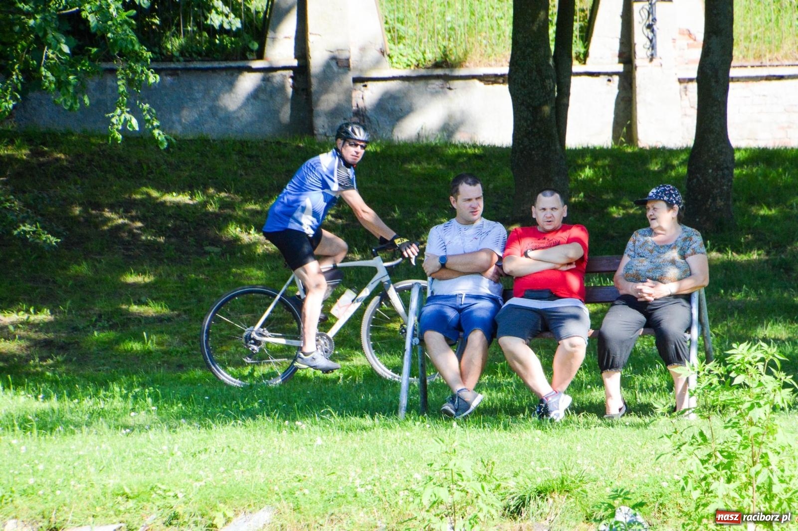 Zdjęcie w galerii na portalu naszraciborz.pl: Płetwonurkowie odkryli w stawie w Krowiarkach skarb wiadomości z regionu