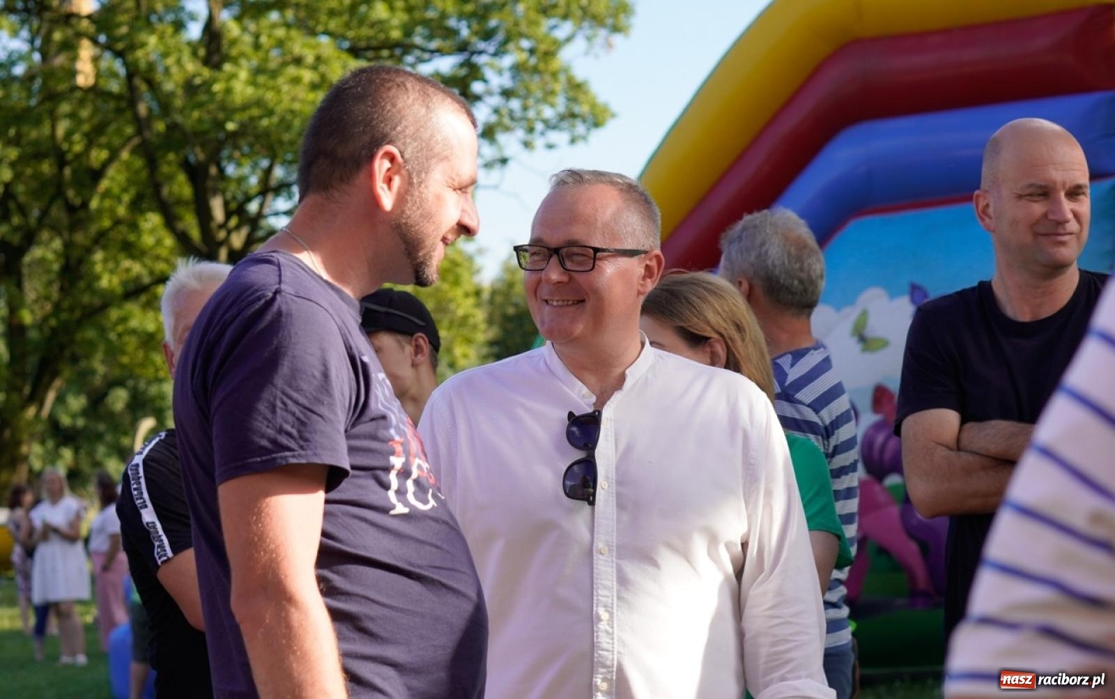 Zdjęcie w galerii na portalu naszraciborz.pl: Płetwonurkowie odkryli w stawie w Krowiarkach skarb wiadomości z regionu