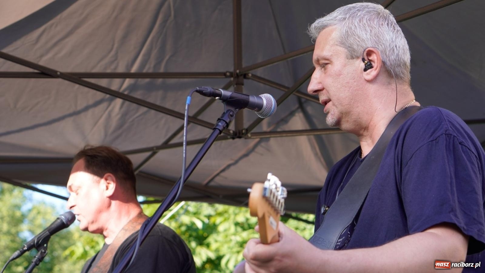 Zdjęcie w galerii na portalu naszraciborz.pl: Płetwonurkowie odkryli w stawie w Krowiarkach skarb wiadomości z regionu