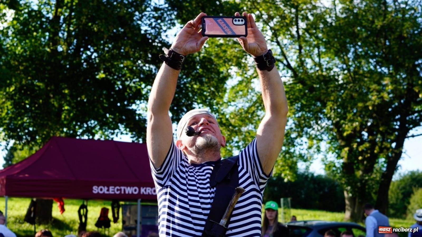 Zdjęcie w galerii na portalu naszraciborz.pl: Płetwonurkowie odkryli w stawie w Krowiarkach skarb wiadomości z regionu