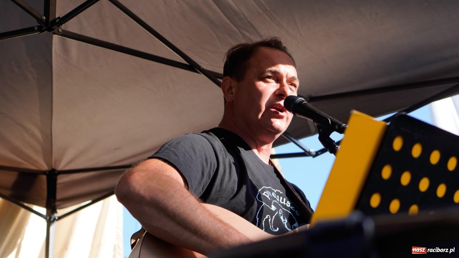 Zdjęcie w galerii na portalu naszraciborz.pl: Płetwonurkowie odkryli w stawie w Krowiarkach skarb wiadomości z regionu